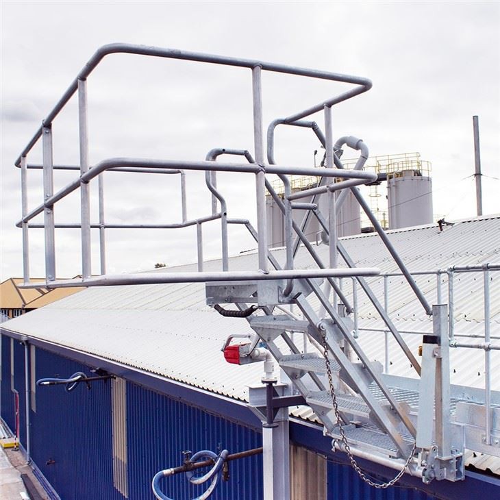 Sammenleggbare trapp for lasteplattform